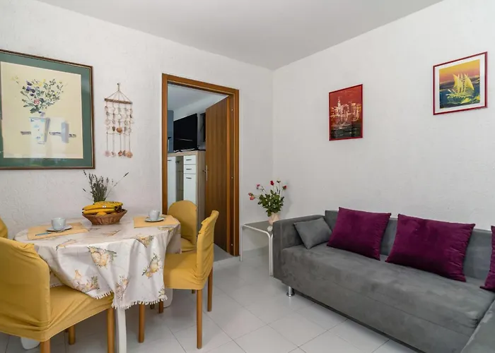 2 Bedroom Cozy In