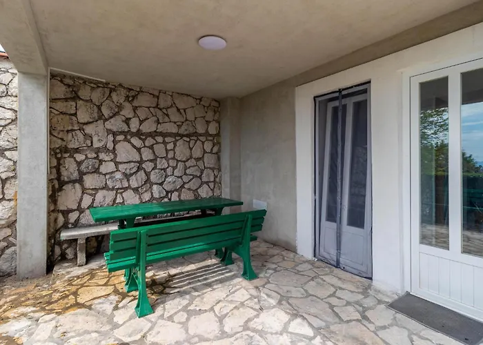 2 Bedroom Cozy In Lägenhet Jadranovo