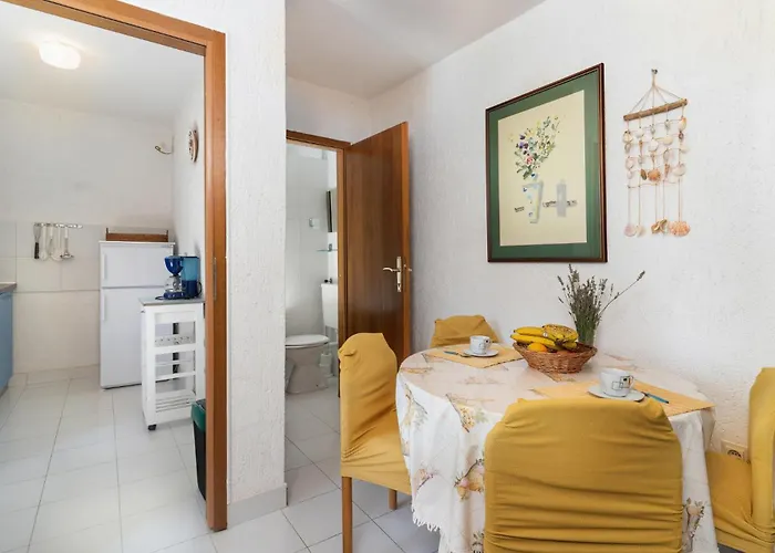 2 Bedroom Cozy In Jadranovo
