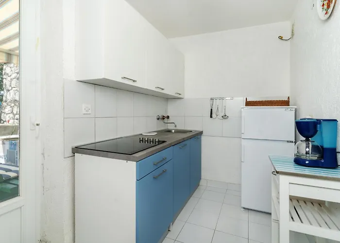2 Bedroom Cozy In Lägenhet Jadranovo