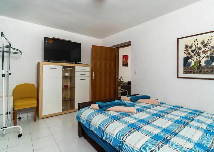 Lägenhet 2 Bedroom Cozy In Jadranovo