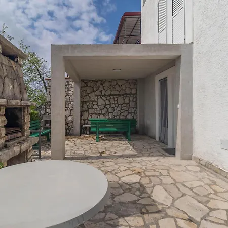 2 Bedroom Cozy In شقة جادرانوفو