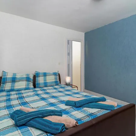 شقة 2 Bedroom Cozy In جادرانوفو