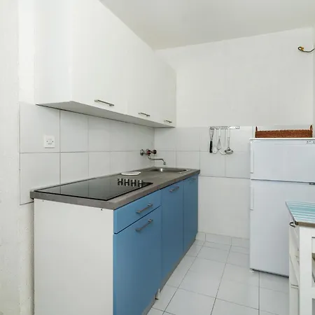 2 Bedroom Cozy In شقة جادرانوفو