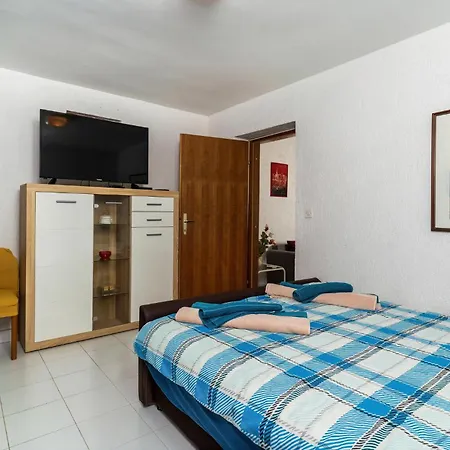 Apartment Stunning In With Kitchen Jadranovo