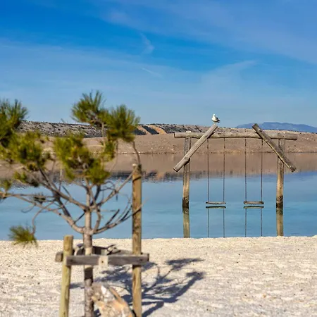 شقة 2 Bedroom Cozy In *